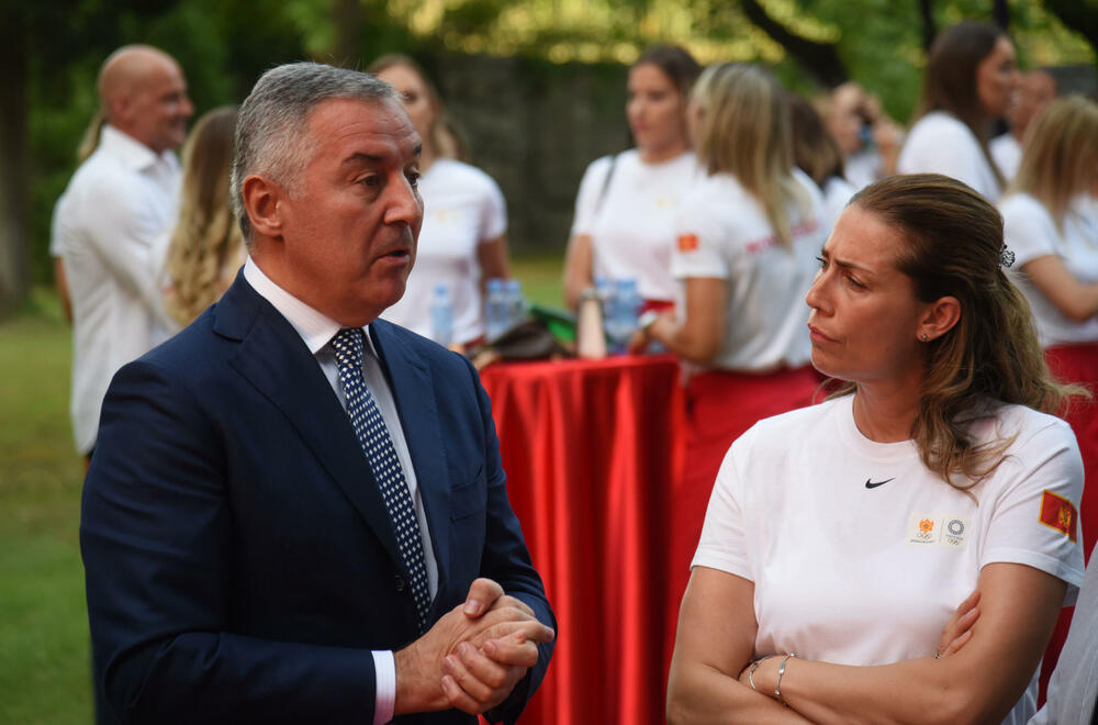 <p>Najbolji crnogorski sportisti kreću na Olimpijske igre u Tokiju, a večeras su ispraćeni na svečanosti koju je organizovao Crnogorski olimpijki komitet ispred Vile Gorica.</p>  <p>Pogledajte kako je sve izgledalo u galeriji našeg fotoreportera Borisa Pejovića.</p>