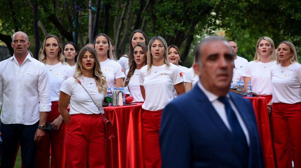 <p>Najbolji crnogorski sportisti kreću na Olimpijske igre u Tokiju, a večeras su ispraćeni na svečanosti koju je organizovao Crnogorski olimpijki komitet ispred Vile Gorica.</p>  <p>Pogledajte kako je sve izgledalo u galeriji našeg fotoreportera Borisa Pejovića.</p>