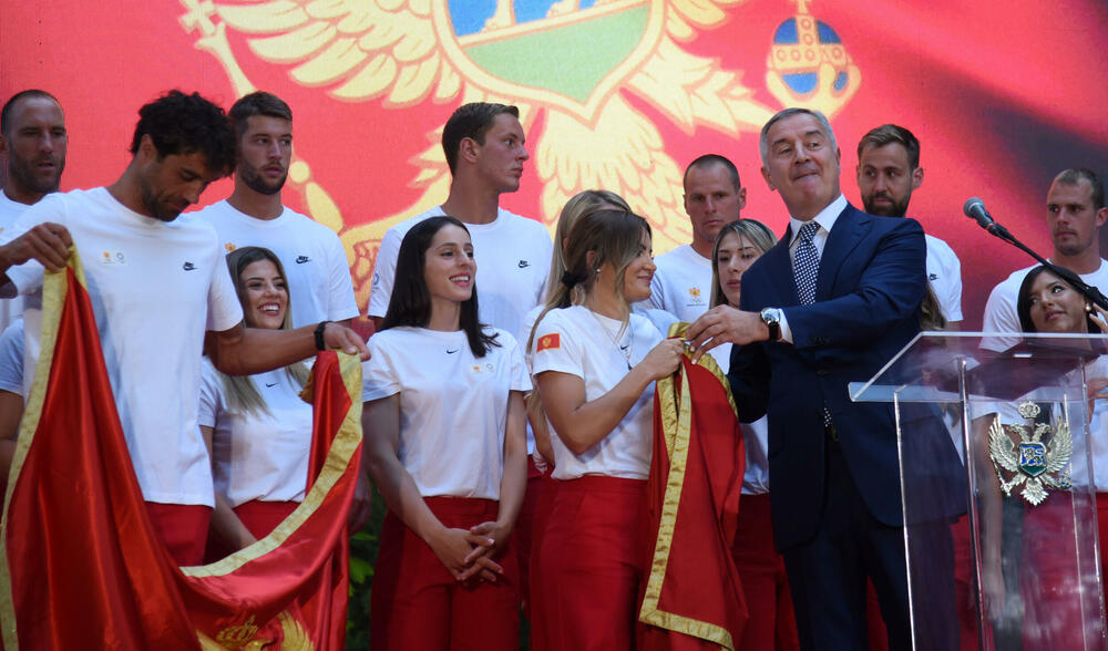 <p>Najbolji crnogorski sportisti kreću na Olimpijske igre u Tokiju, a večeras su ispraćeni na svečanosti koju je organizovao Crnogorski olimpijki komitet ispred Vile Gorica.</p>  <p>Pogledajte kako je sve izgledalo u galeriji našeg fotoreportera Borisa Pejovića.</p>