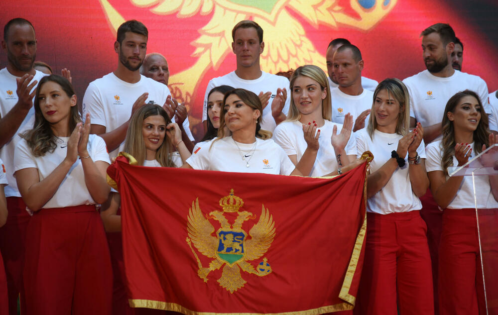 <p>Najbolji crnogorski sportisti kreću na Olimpijske igre u Tokiju, a večeras su ispraćeni na svečanosti koju je organizovao Crnogorski olimpijki komitet ispred Vile Gorica.</p>  <p>Pogledajte kako je sve izgledalo u galeriji našeg fotoreportera Borisa Pejovića.</p>