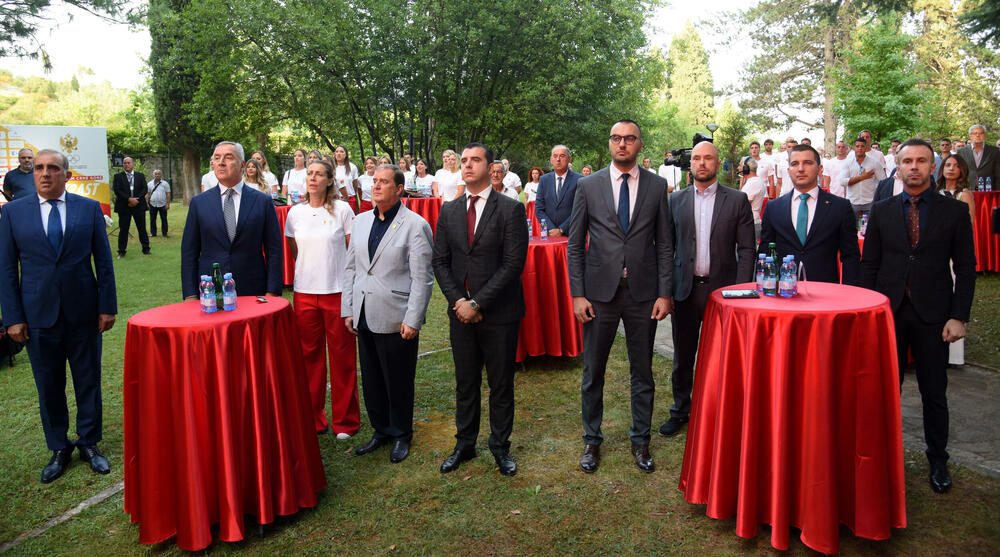 <p>Najbolji crnogorski sportisti kreću na Olimpijske igre u Tokiju, a večeras su ispraćeni na svečanosti koju je organizovao Crnogorski olimpijki komitet ispred Vile Gorica.</p>  <p>Pogledajte kako je sve izgledalo u galeriji našeg fotoreportera Borisa Pejovića.</p>