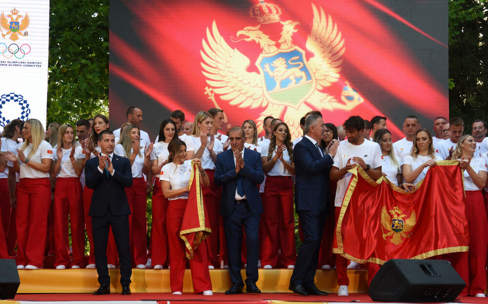 <p>Najbolji crnogorski sportisti kreću na Olimpijske igre u Tokiju, a večeras su ispraćeni na svečanosti koju je organizovao Crnogorski olimpijki komitet ispred Vile Gorica.</p>  <p>Pogledajte kako je sve izgledalo u galeriji našeg fotoreportera Borisa Pejovića.</p>