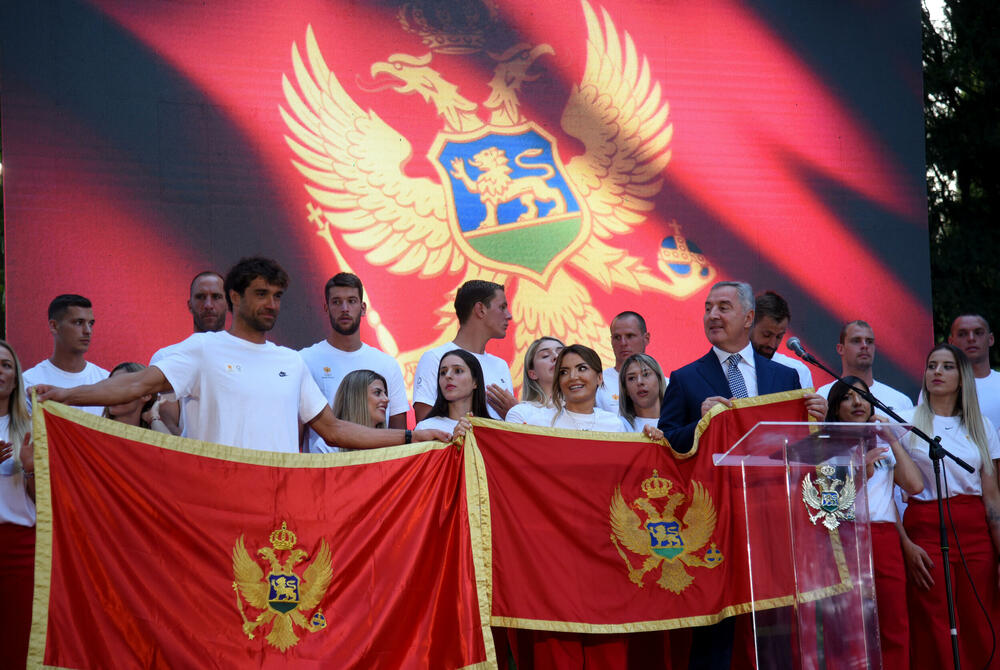 <p>Najbolji crnogorski sportisti kreću na Olimpijske igre u Tokiju, a večeras su ispraćeni na svečanosti koju je organizovao Crnogorski olimpijki komitet ispred Vile Gorica.</p>  <p>Pogledajte kako je sve izgledalo u galeriji našeg fotoreportera Borisa Pejovića.</p>