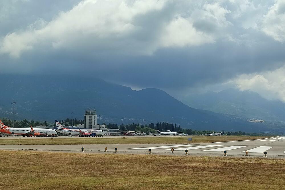 Detalj s tivatskog aerodroma, Foto: Siniša Luković