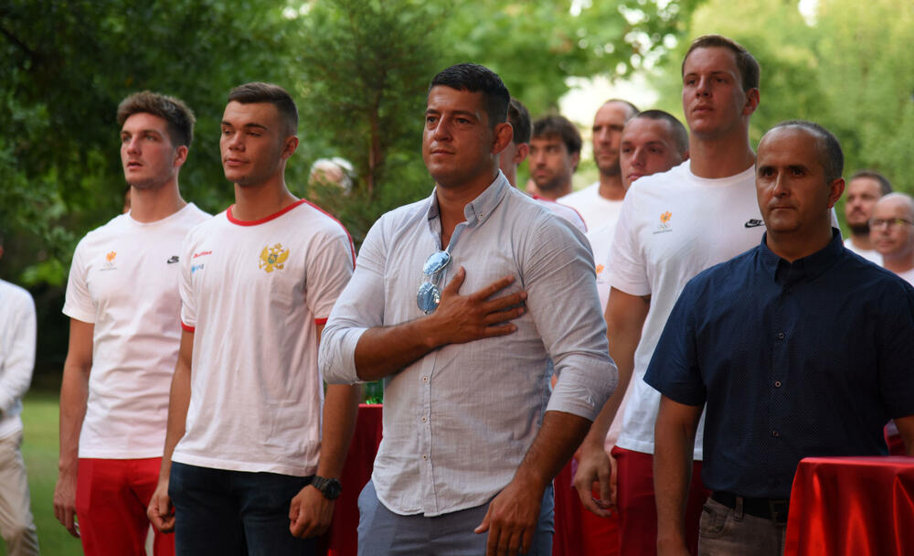 <p>Najbolji crnogorski sportisti kreću na Olimpijske igre u Tokiju, a večeras su ispraćeni na svečanosti koju je organizovao Crnogorski olimpijki komitet ispred Vile Gorica.</p>  <p>Pogledajte kako je sve izgledalo u galeriji našeg fotoreportera Borisa Pejovića.</p>