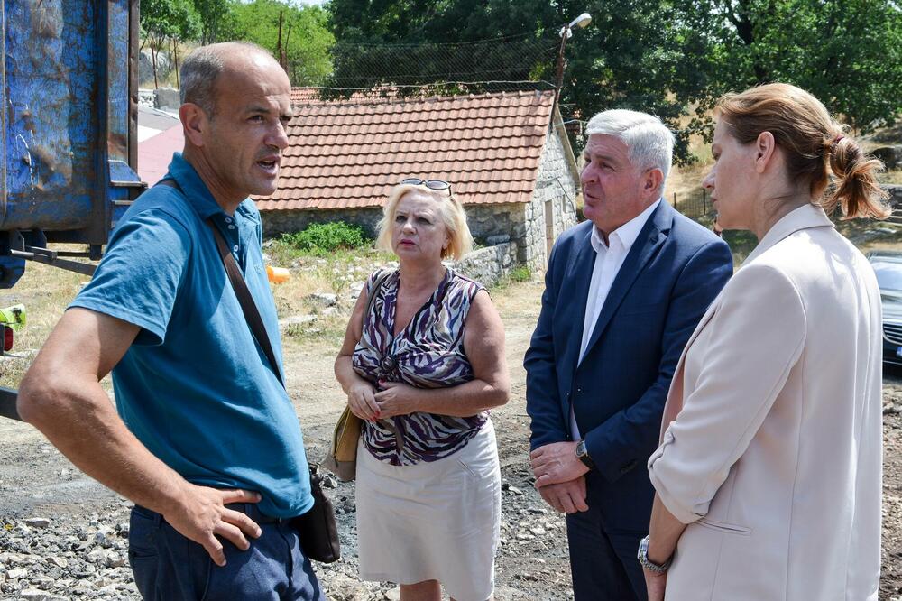 Golubović sa saradnicima obišao farmu Miljanić, Foto: PKCG