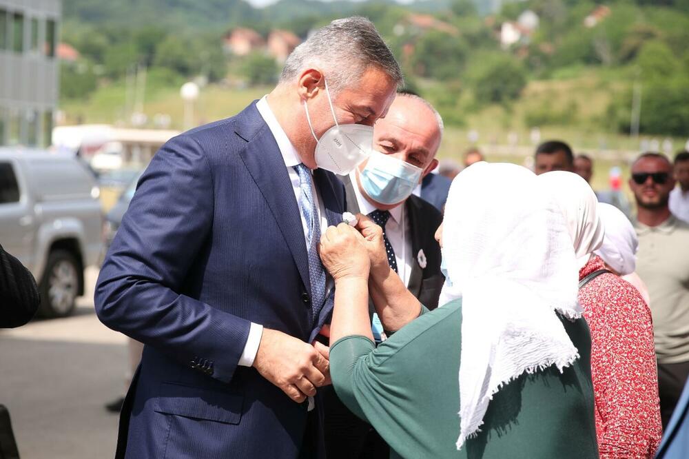 Đukanović prisustvovao komemoraciji u Memorijalnom centru Potočari, Foto: predsjednik.me