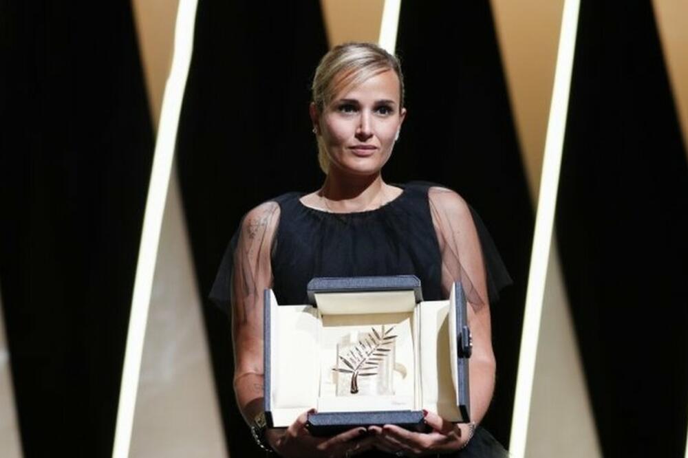 Žulija Dukorno - pobednica Kanskog festivala 2021. sa, kažu, najkonrtroverznijim filmom svih vremena prikazanim na ovoj manifestaciji, Foto: Reuters