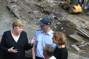 Merkel obišla poplavljene oblasti, obećala pomoć i bržu borbu...