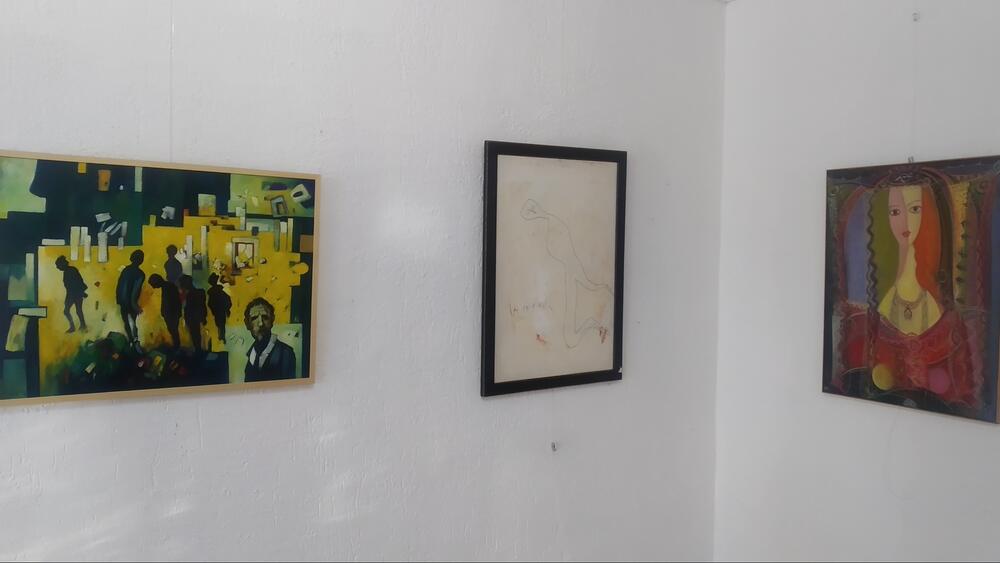 <p>Od Biljarde do “Mosta” teče priča Branka Kovačevića, vlasnika prve privatne kulturne institucije u Crnoj Gori, galerije Most. On se prisjeća svojih početaka i prijateljstava, a priznaje da je došlo najteže vrijeme od otvaranja galerije te da nevoljno razmišlja o zatvaranju</p>