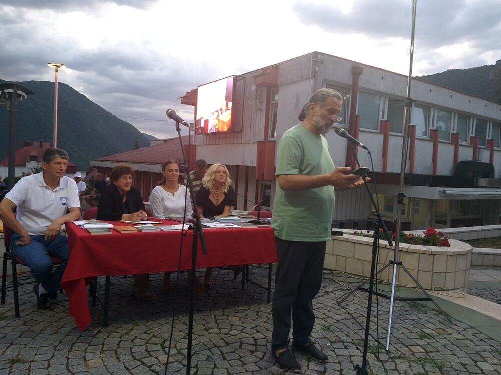 <p>Tokom vikenda održani 50. književni susreti “Pjesnička riječ na izvoru Pive” u organizaciji plužinskog Centra za kulturu i Opštine Plužine</p>