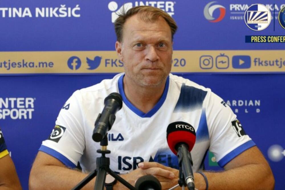 Trener Makabija Van Luven juče na pres konferenciji, Foto: Makabi Tel Aviv