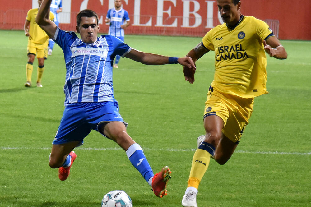 Nikola Janjić na utakmici sa Makabijem u kvalifikacijama za Ligu konferencija, Foto: Boris Pejović