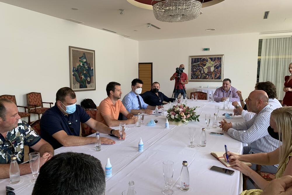 Sa sastanka, Foto: Vuk Lajović