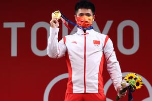 Svjetski prvak u dizanju tegova osvojio olimpijsko zlato i oborio...