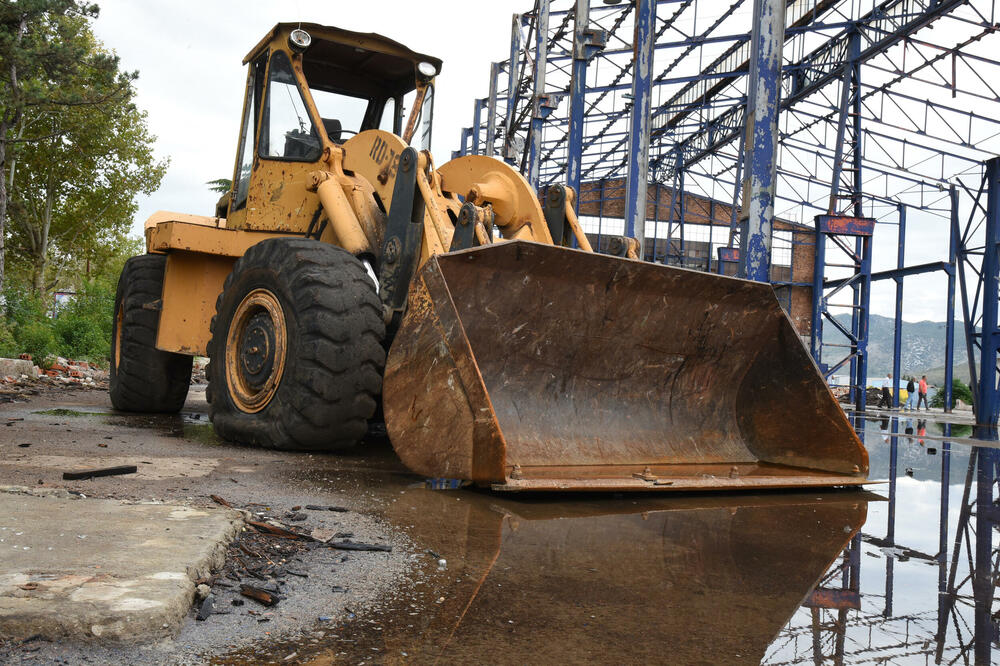 Bivši radnici potražuju oko 60 miliona: Iz nekadašnje fabrike, Foto: Savo Prelević