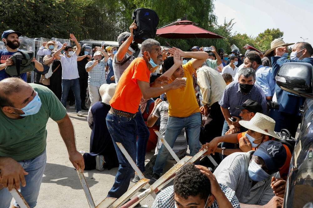 Sukob pristalica Enahde sa Saidovim simpatizerima ispred zgrade parlamenta, Foto: REUTERS