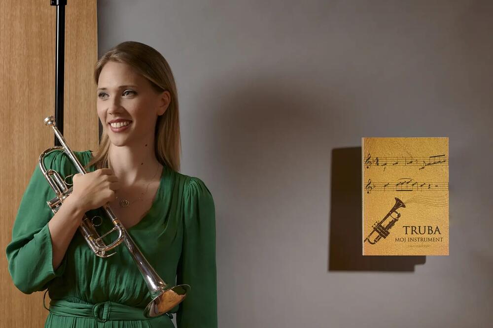 Autorka i knjiga, Foto: Sara Lakićević