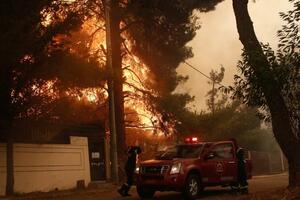 Evropa i požari: Vatra se širi po šumama blizu grčke prijestonice,...