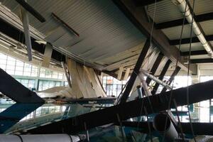 Urušila se krovna konstrukcija na bazenu Instituta Igalo
