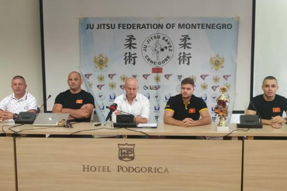 Sa konferencije za novinare, Foto: Mina