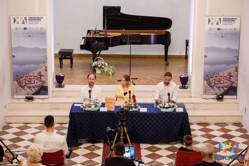 Sa promocije knjige, Foto: Krsto Vulovic