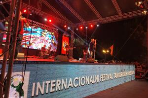 Koncert Isaka Šabanovića na trgu u Bijelom Polju