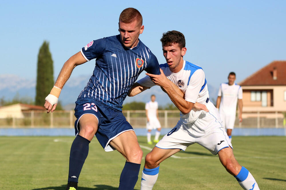Amel Tuzović (Zeta) i Marko Vučić (Sutjeska), Foto: Filip Roganović