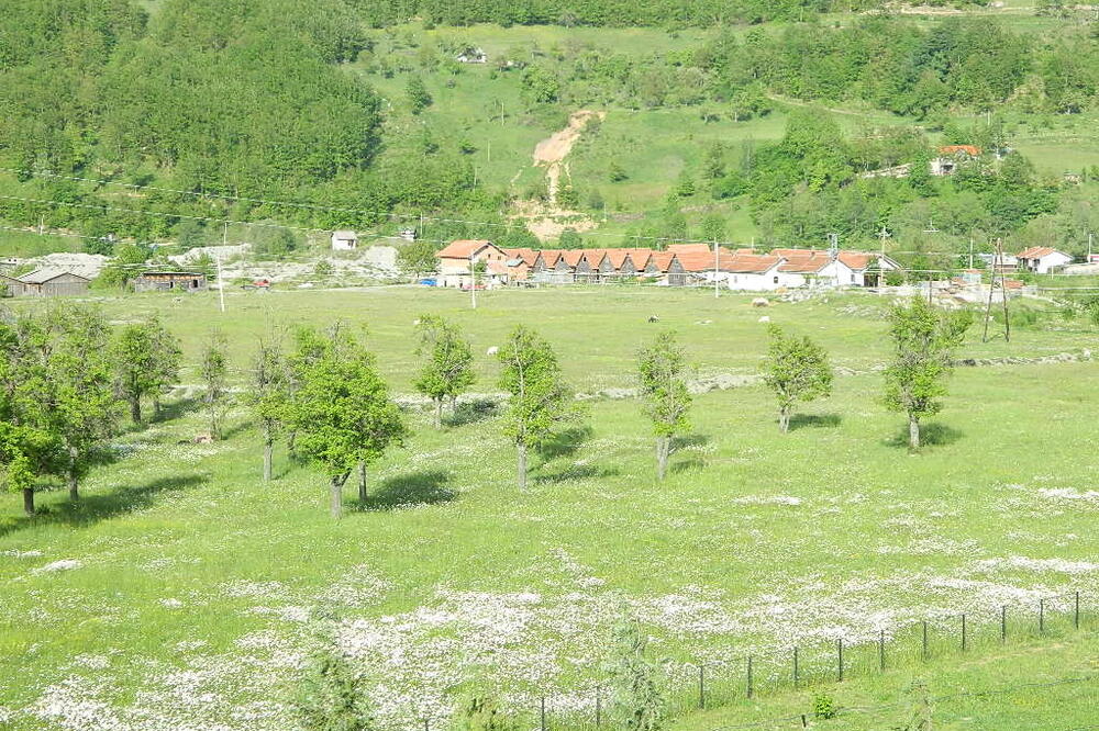 Prostor na kome je DPS vlast obećavala kasarnu, Foto: Tufik Softić