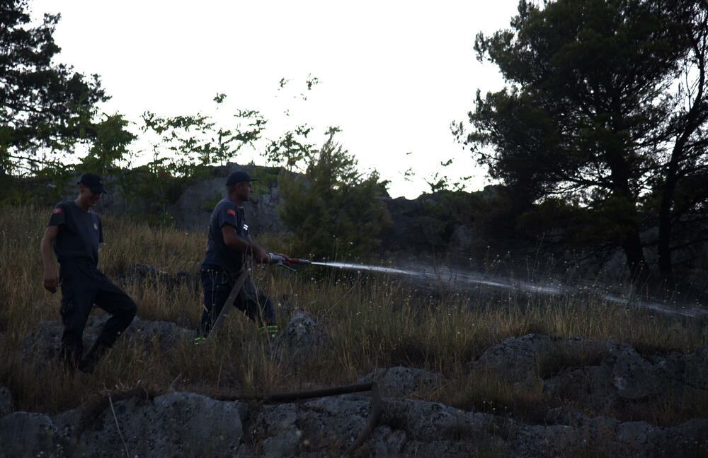 <p>Ekipe Službe zaštite i spašavanja Glavnog grada dežuraće na brdu kako bi kontrolisali situaciju</p>