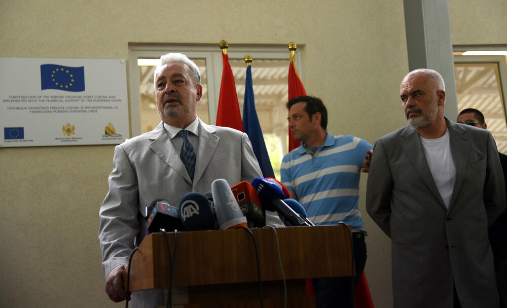 <p>Potpredsjednik Vlade Dritan Abazović na Tviteru je napisao da je granični prelaz nova šansa za razvoj sjevera Crne Gore i bolje povezivanje ljudi</p>