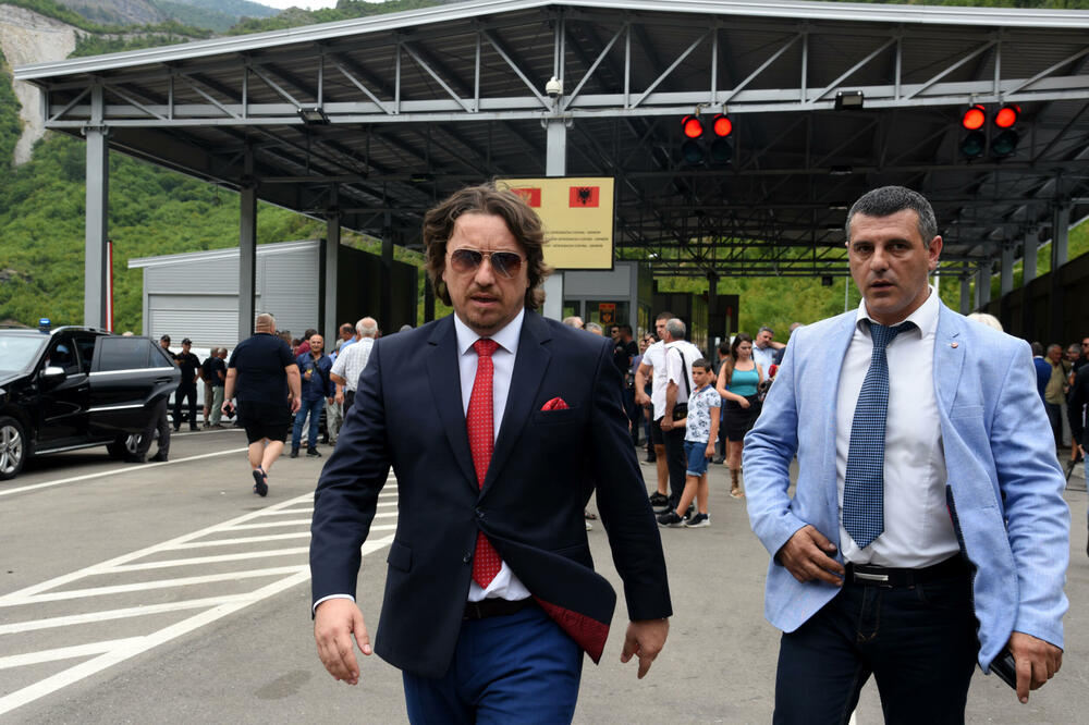 <p>Potpredsjednik Vlade Dritan Abazović na Tviteru je napisao da je granični prelaz nova šansa za razvoj sjevera Crne Gore i bolje povezivanje ljudi</p>