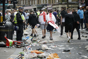 Engleski navijači divljali na Vembliju i van njega, Uefa pokrenula...