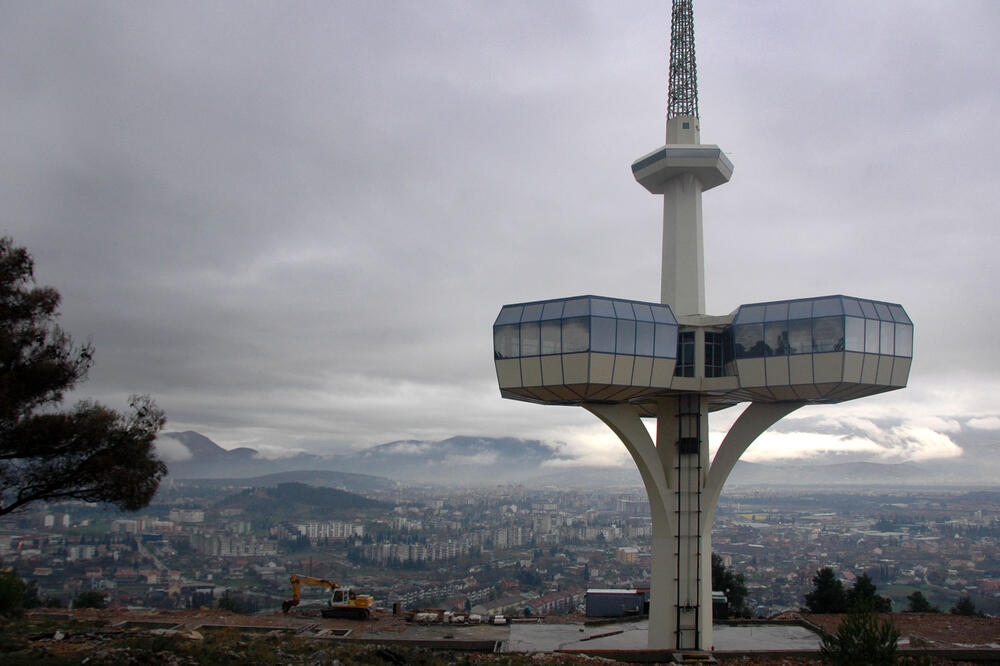 Jedna uslovna i jedna negativna ocjena: Toranj EKIP-a na Dajbabskoj gori, Foto: Luka Zekovic