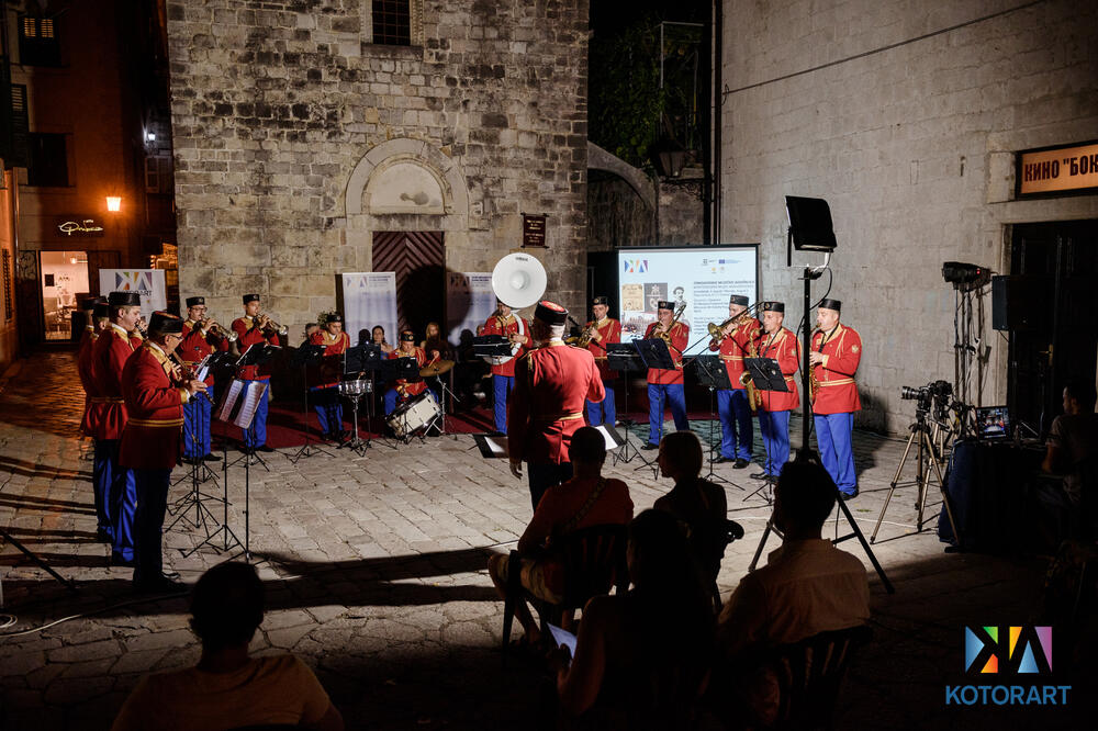 Članovi Vojne muzike nastupili su na početku i kraju večeri, Foto: Krsto Vulović