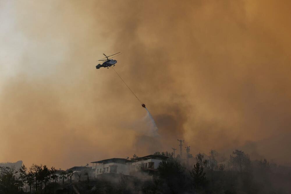Mještani evakuisani, Foto: REUTERS