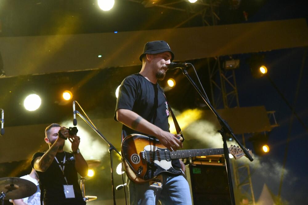 <p>Crnogorski sastav Parampaščad otvorio drugu festivalsku noć u Nikšiću</p>