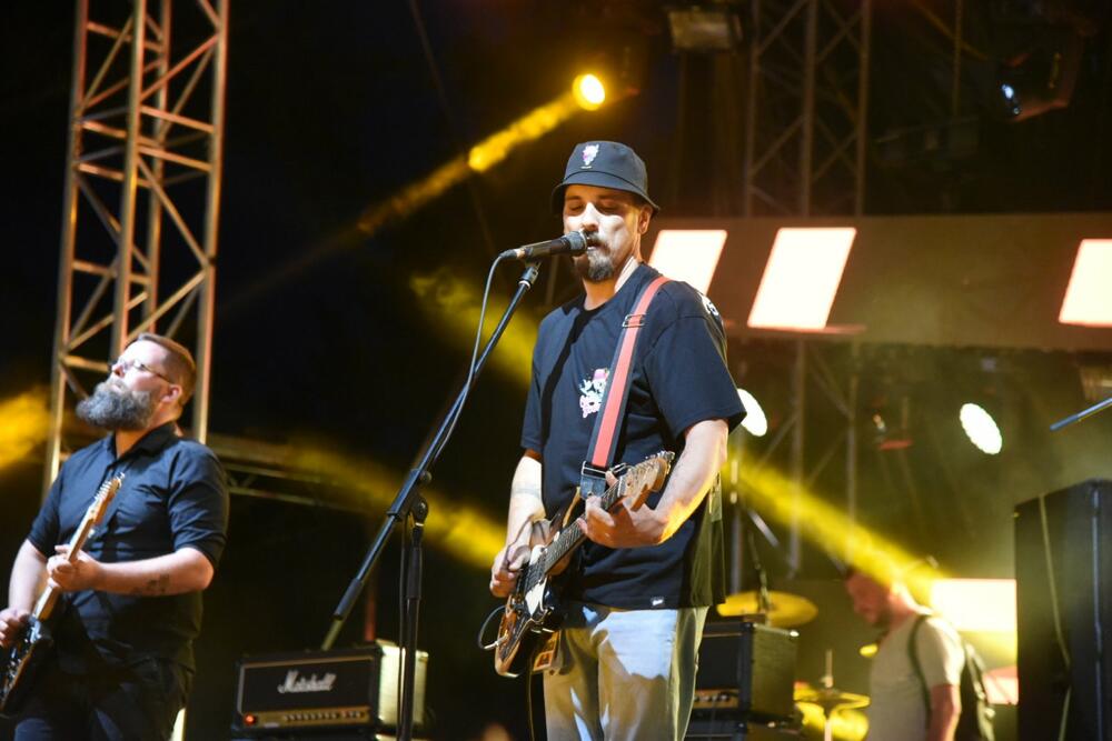 <p>Crnogorski sastav Parampaščad otvorio drugu festivalsku noć u Nikšiću</p>