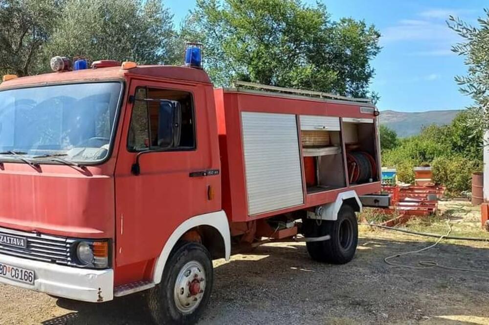Vozilo dobijeno od budvanskih vatrogasaca, Foto: Siniša Luković