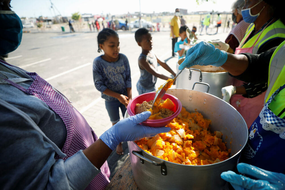 Pandemija je mnoge gurnula na rub siromaštva, Foto: Reuters