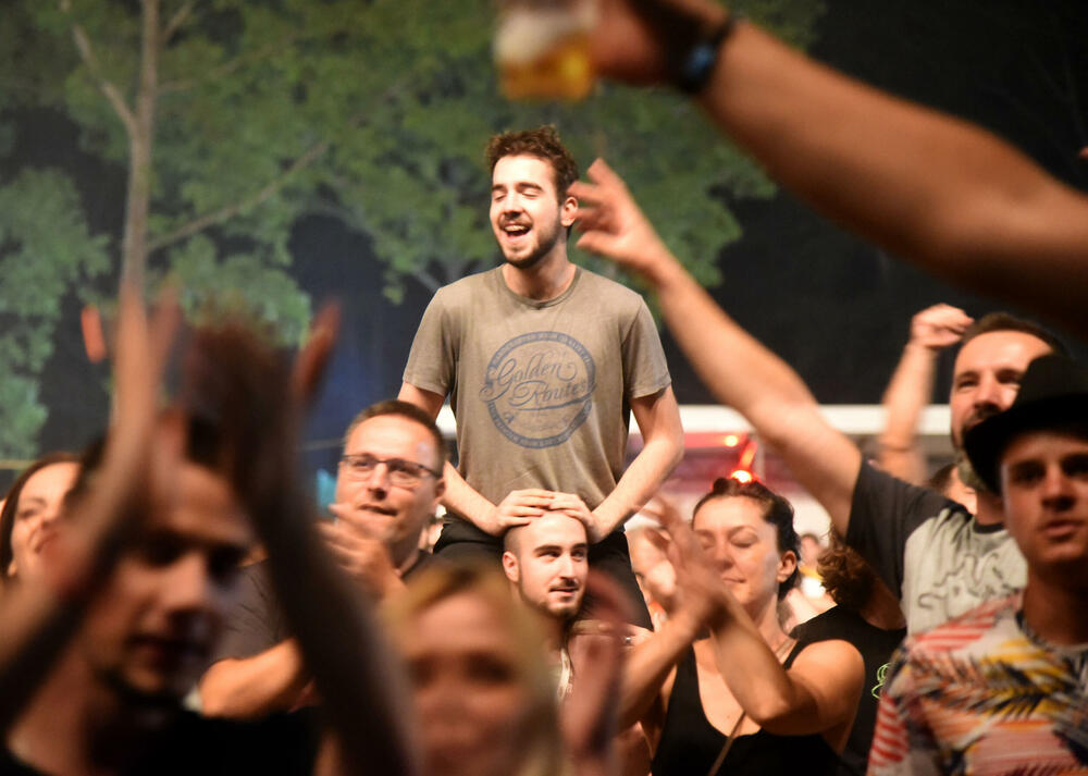 <p>Zečević kazao da su pokazali da se i u dobra korone može uspješno organizovati festival</p>