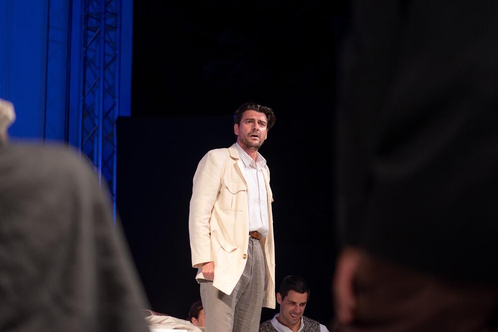 Igor Đorđević u predstavi “Kozocid”, Foto: Danilo Dado Pavlović