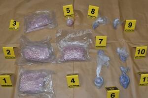 Dvije osobe uhapšene u Tivtu: Oduzeti droga, "Rolex", mobilni...