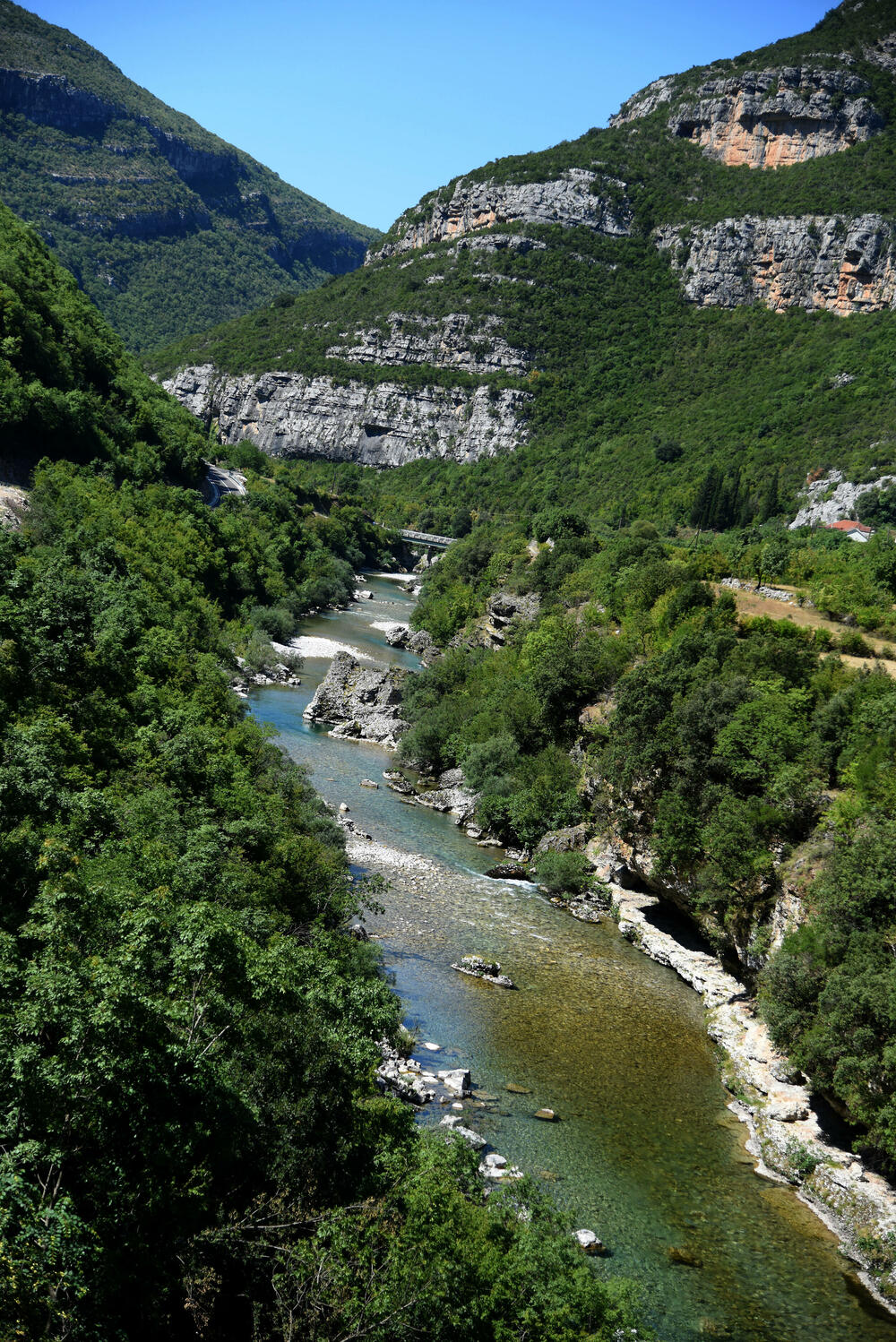 <p>Otvaranjem graničnog prelaza Zatrijebačka Cijevna, Gusinje je postalo najbliža opština sa sjevera Podgorici, a ne najdalja, ako se putuje preko Crne Gore</p>