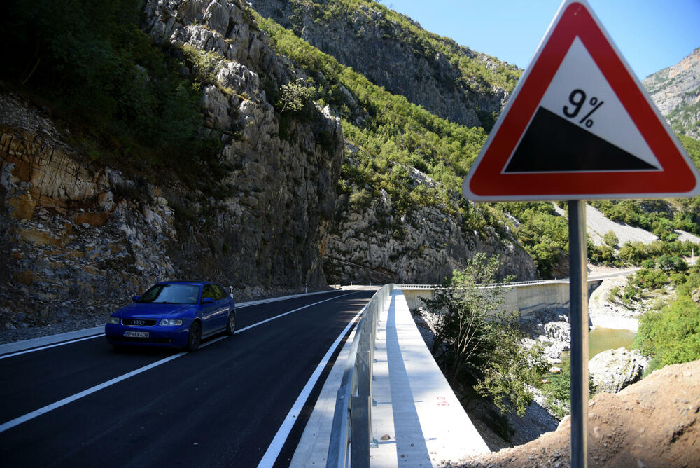 <p>Otvaranjem graničnog prelaza Zatrijebačka Cijevna, Gusinje je postalo najbliža opština sa sjevera Podgorici, a ne najdalja, ako se putuje preko Crne Gore</p>