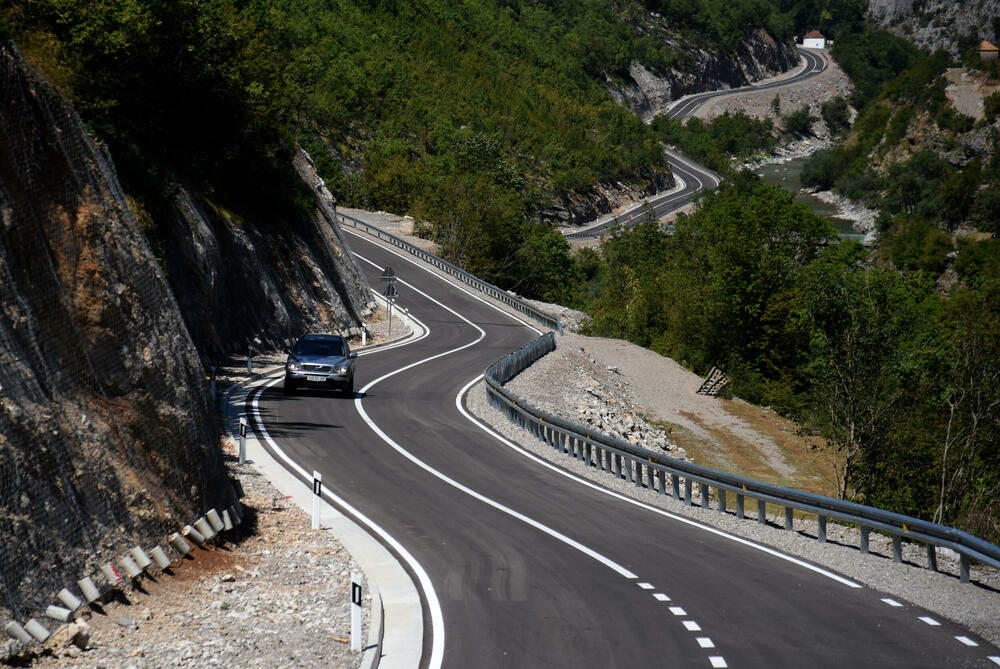 <p>Otvaranjem graničnog prelaza Zatrijebačka Cijevna, Gusinje je postalo najbliža opština sa sjevera Podgorici, a ne najdalja, ako se putuje preko Crne Gore</p>