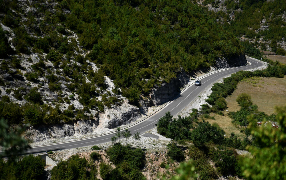 <p>Otvaranjem graničnog prelaza Zatrijebačka Cijevna, Gusinje je postalo najbliža opština sa sjevera Podgorici, a ne najdalja, ako se putuje preko Crne Gore</p>