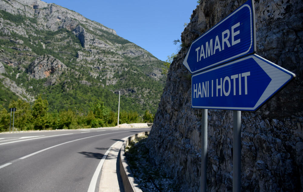 <p>Otvaranjem graničnog prelaza Zatrijebačka Cijevna, Gusinje je postalo najbliža opština sa sjevera Podgorici, a ne najdalja, ako se putuje preko Crne Gore</p>