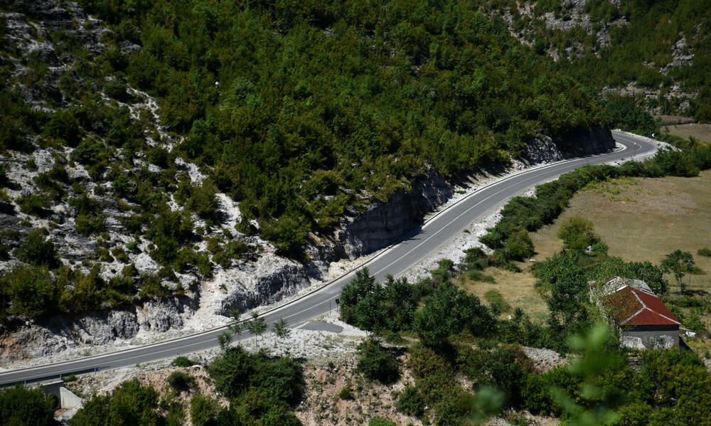 <p>Otvaranjem graničnog prelaza Zatrijebačka Cijevna, Gusinje je postalo najbliža opština sa sjevera Podgorici, a ne najdalja, ako se putuje preko Crne Gore</p>