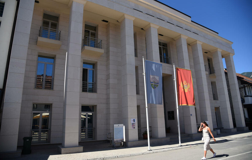 <p>Otvaranjem graničnog prelaza Zatrijebačka Cijevna, Gusinje je postalo najbliža opština sa sjevera Podgorici, a ne najdalja, ako se putuje preko Crne Gore</p>